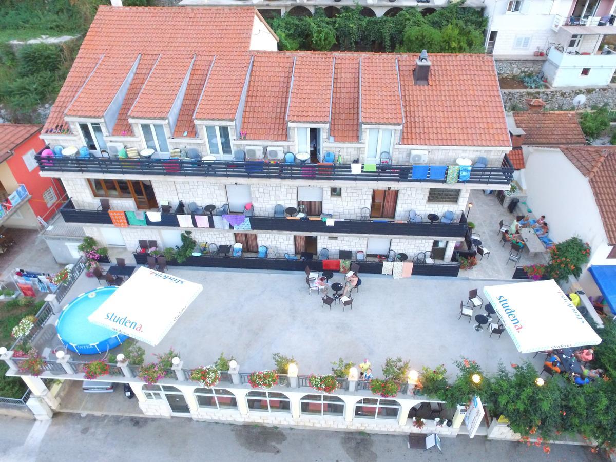 Pansion Antunovic Hotel เทรอปาย ภายนอก รูปภาพ